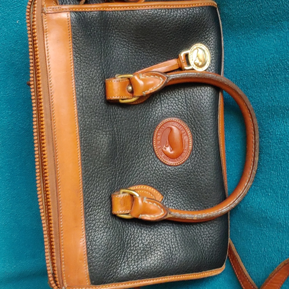 Vintage Dooney & Bourke Classic navy blue/tan leather purse, handle & shoulder